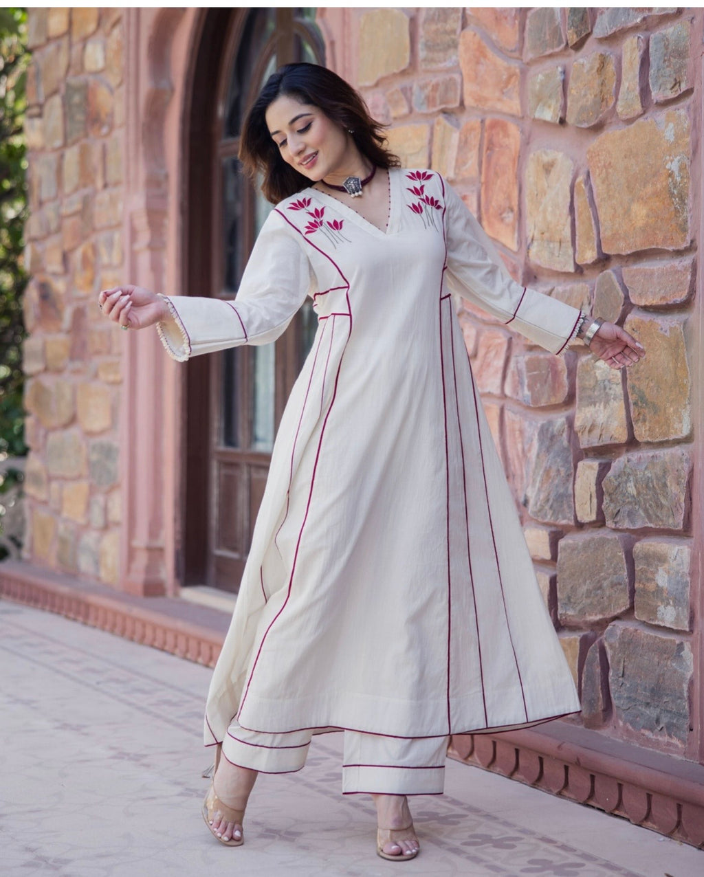 Kaira Off-White Emroidered Kurta Set