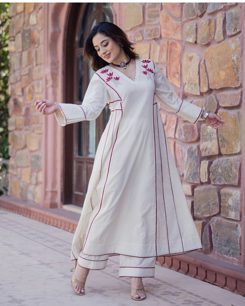 Kaira Off-White Emroidered Kurta Set