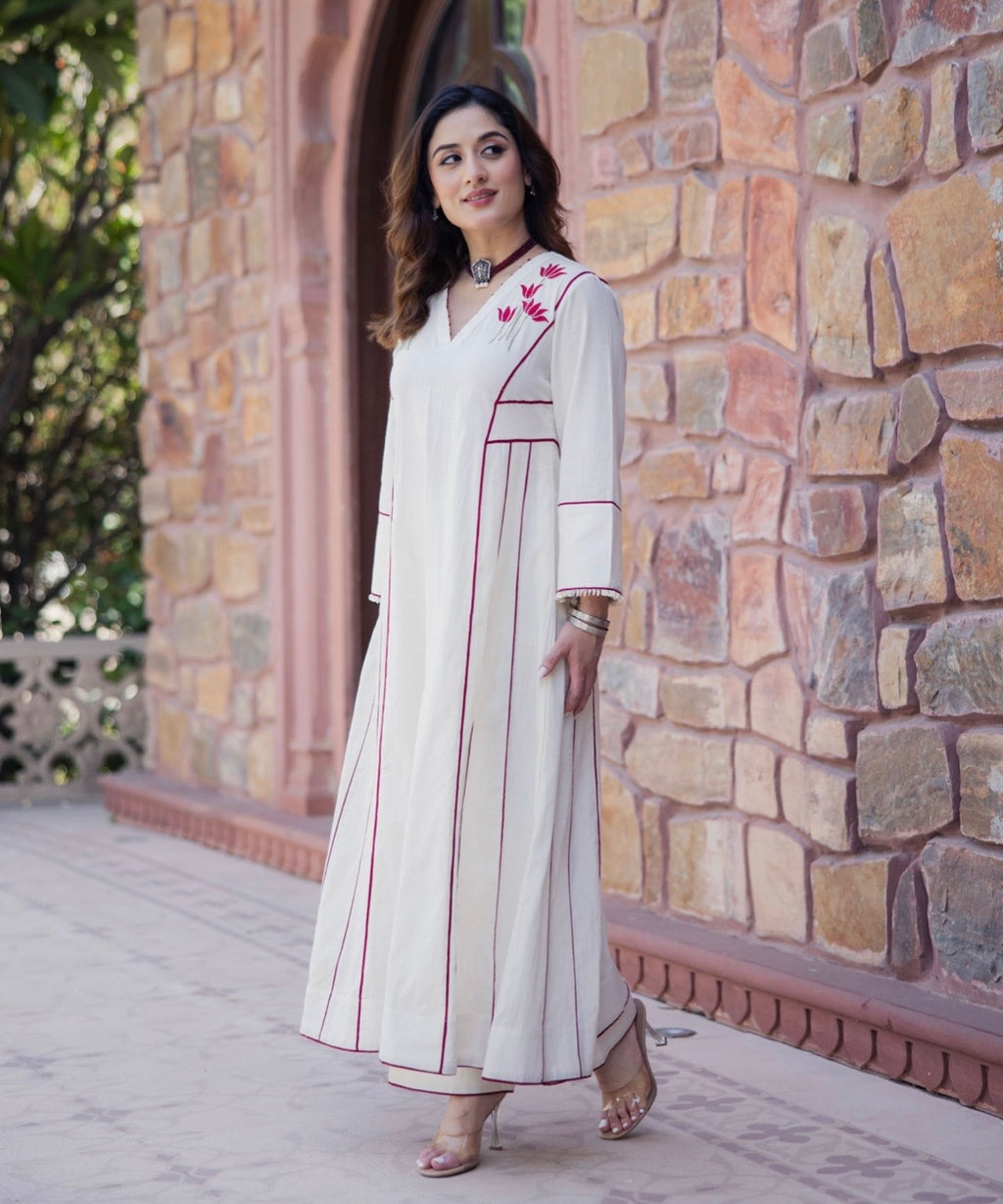 Kaira Off-White Emroidered Kurta Set