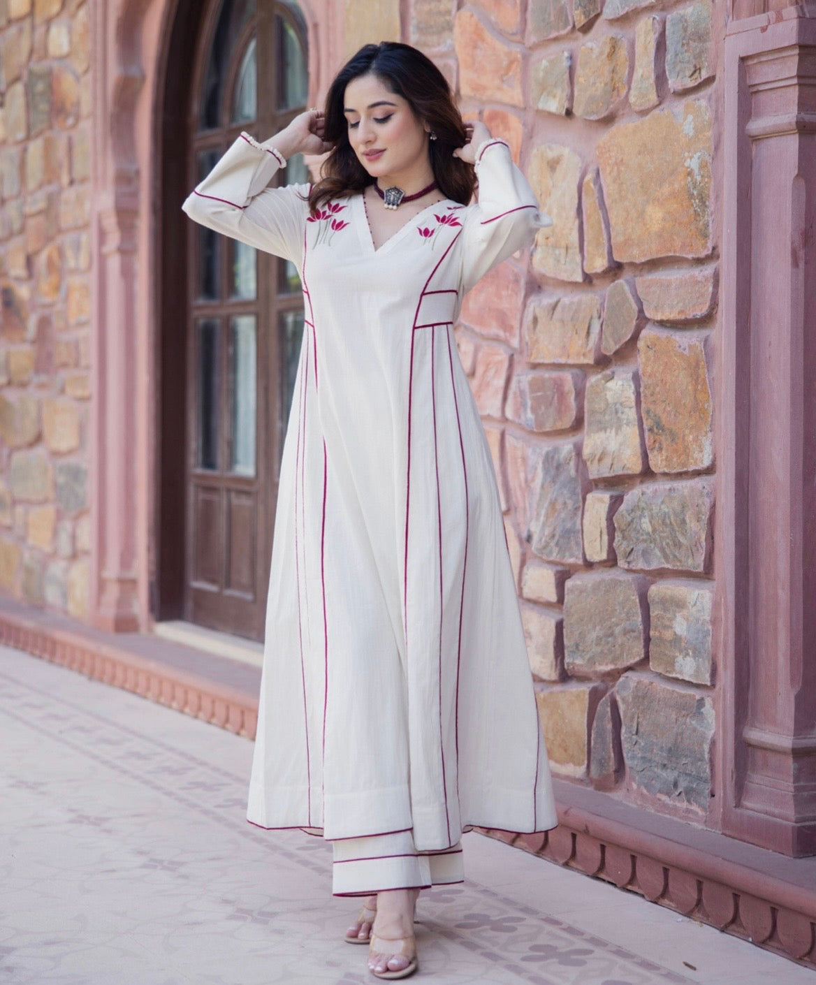 Kaira Off-White Emroidered Kurta Set